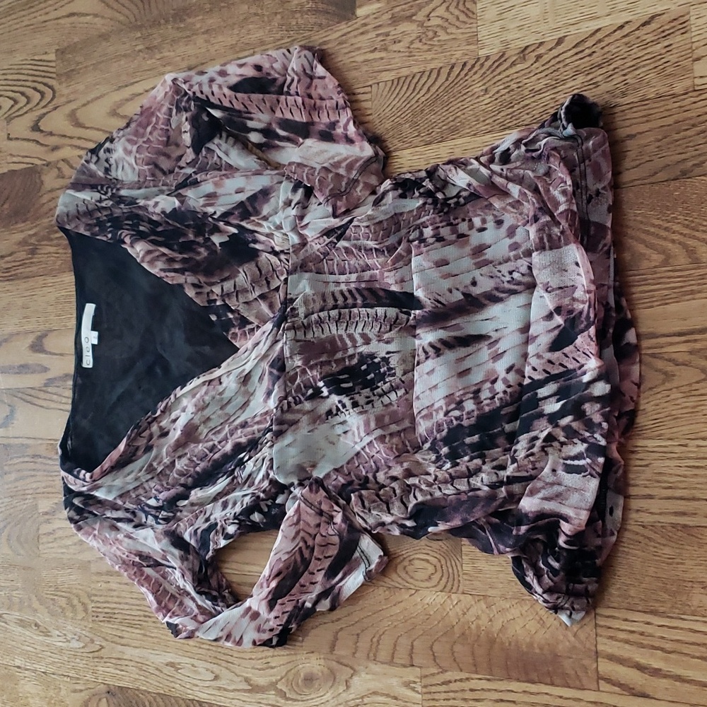 (M) Cleo Sheer Overlay Printed Top V Neck Slim Fitted Statement Sleeves